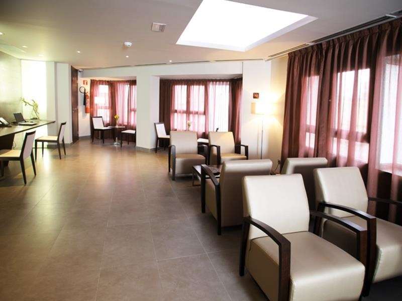 Hotel Madanis Liceo Л'Успіталет-да-Любрагат Інтер'єр фото