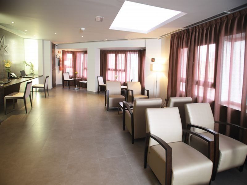 Hotel Madanis Liceo Л'Успіталет-да-Любрагат Інтер'єр фото