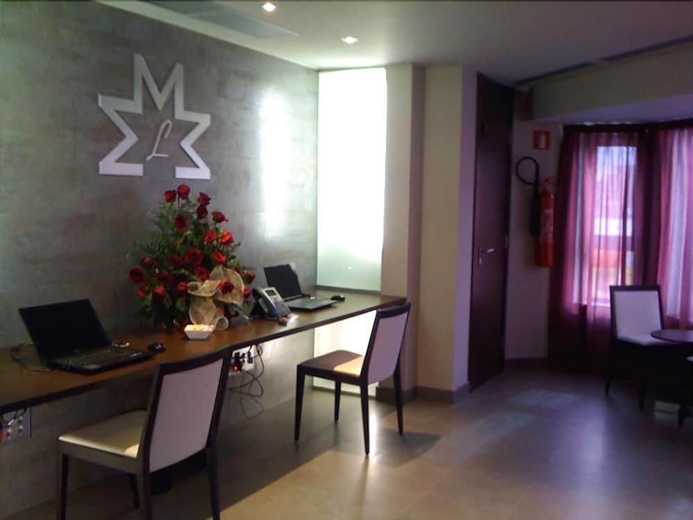 Hotel Madanis Liceo Л'Успіталет-да-Любрагат Зручності фото